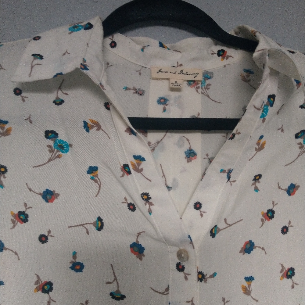 Collared floral blouse